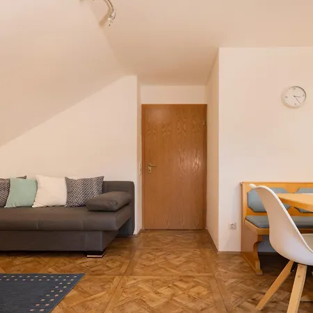 Egger דירה טטנאנג